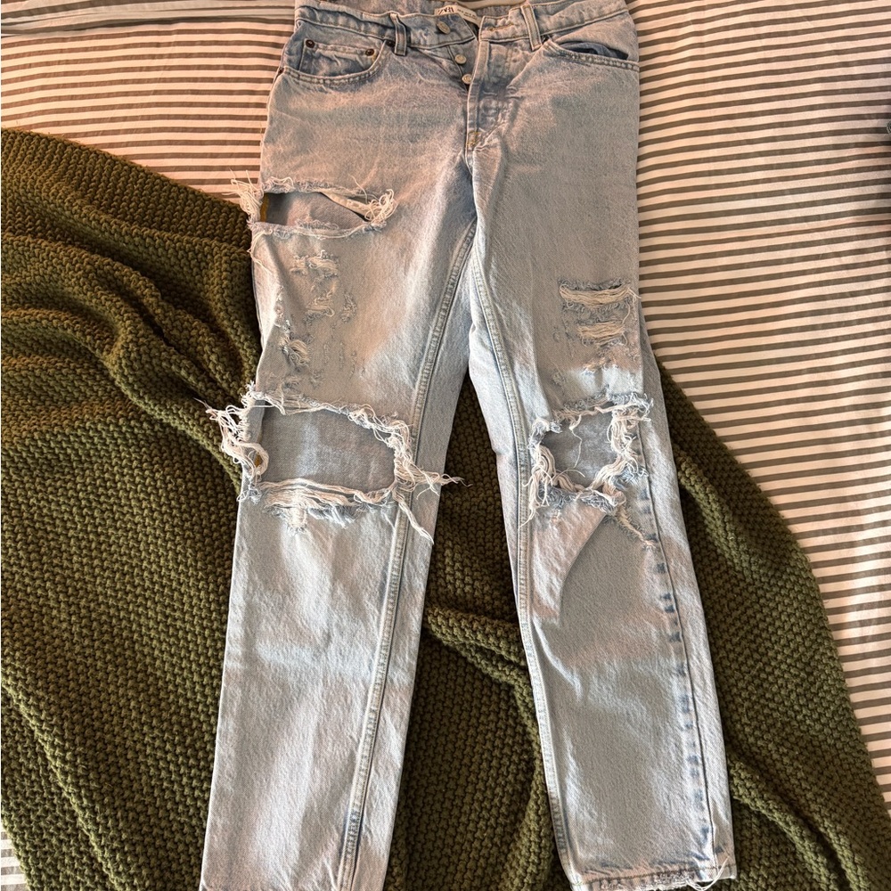 Distressed Light Blue Men’s Jeans Zara